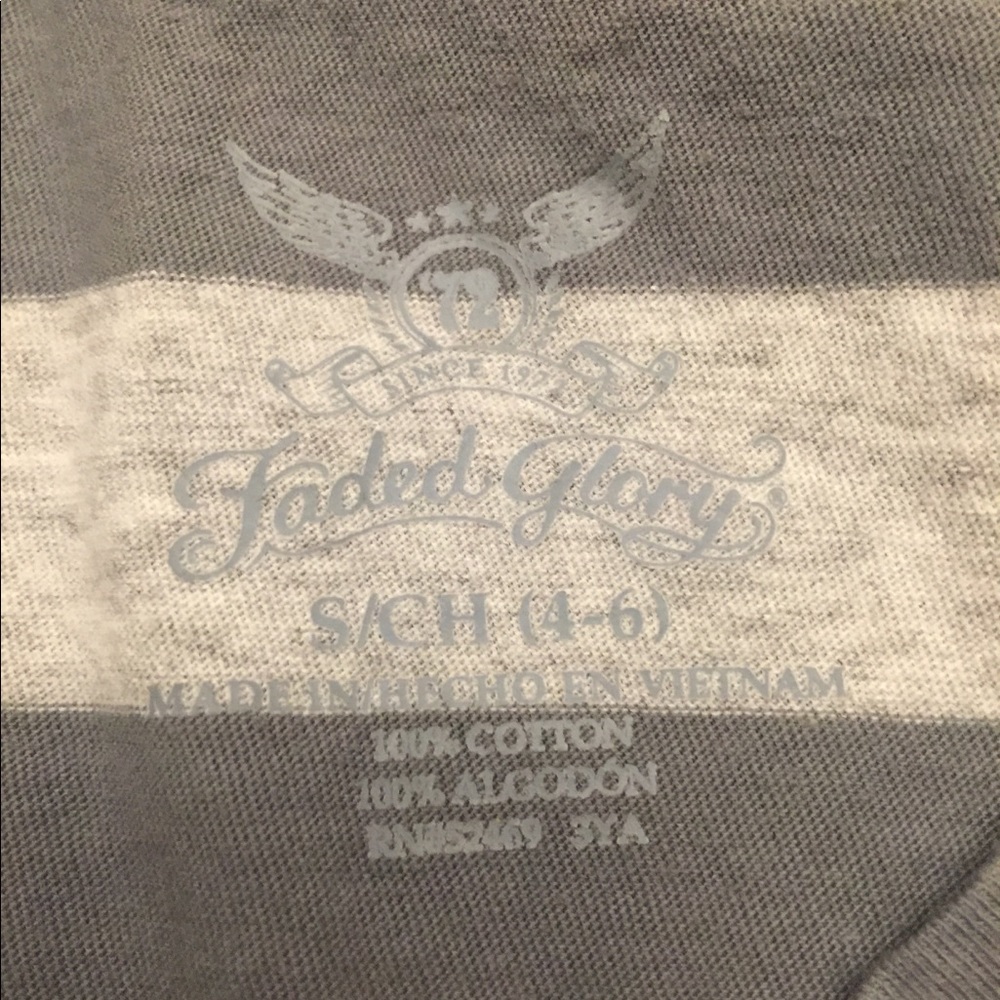 V neck tee - Picture 3 of 3